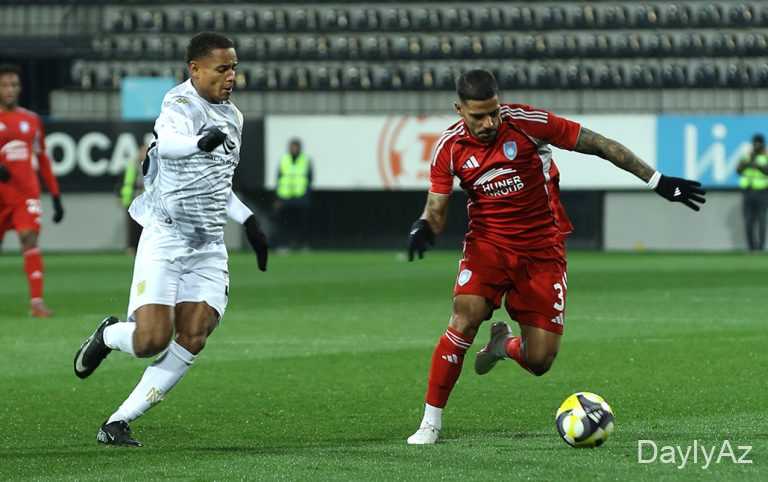 “Neftçi” doğma meydanda “Turan Tovuz”u əsl qarşılayıb