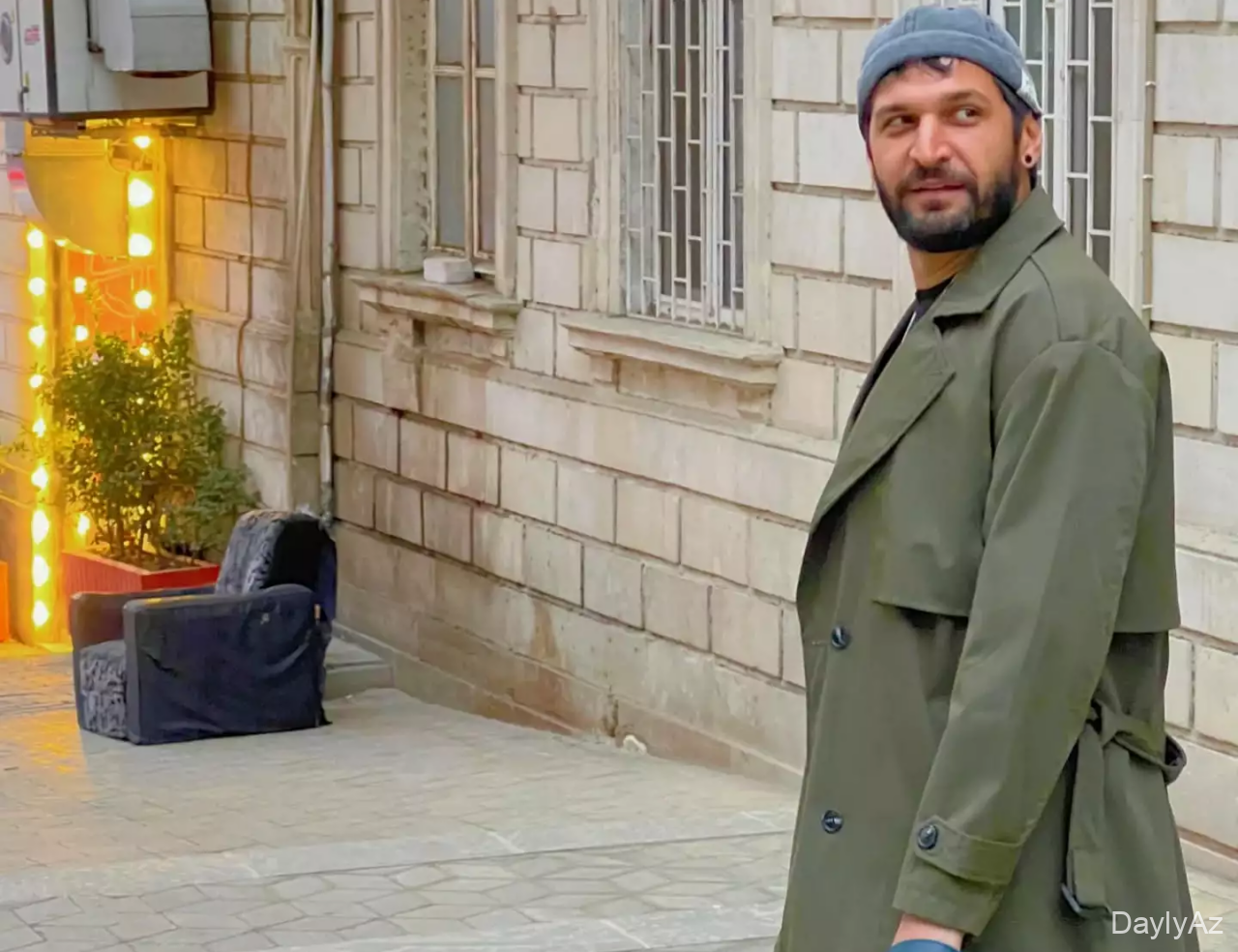 Köhnə məhsullardanəm, o qadınadək qul kimi baxıram