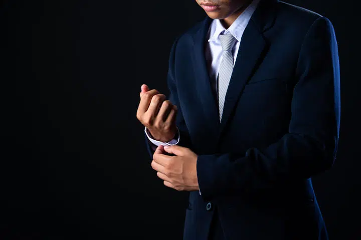 Yuxuda Kostyum Geyinmək Nə Deməkdir? – Ətraflı Yozum və Mənalar