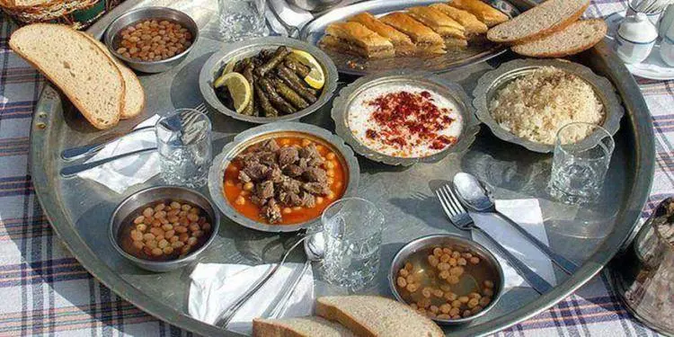 Yuxuda Ehsan Yemək – Mənası, Yozumu və Psixoloji İzahı