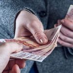 Yuxuda Kiməsə Pul Vermək Nə Deməkdir? | Tam Yozumu və Mənası